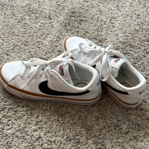 Nike Women’s Court Legacy Shoe size 8